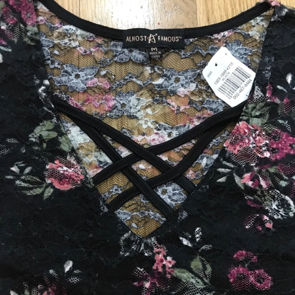 Floral Lace Top - Picture 3 of 7